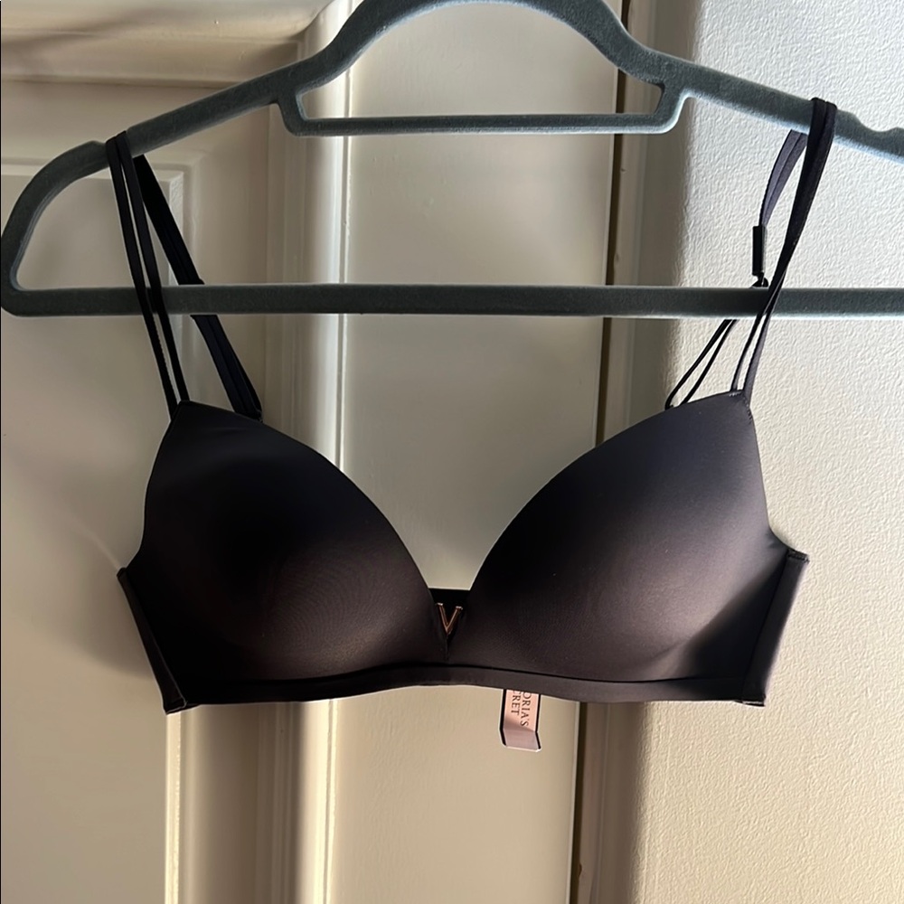 Victoria’s Secret Padded No Wire Bra NWT 32C